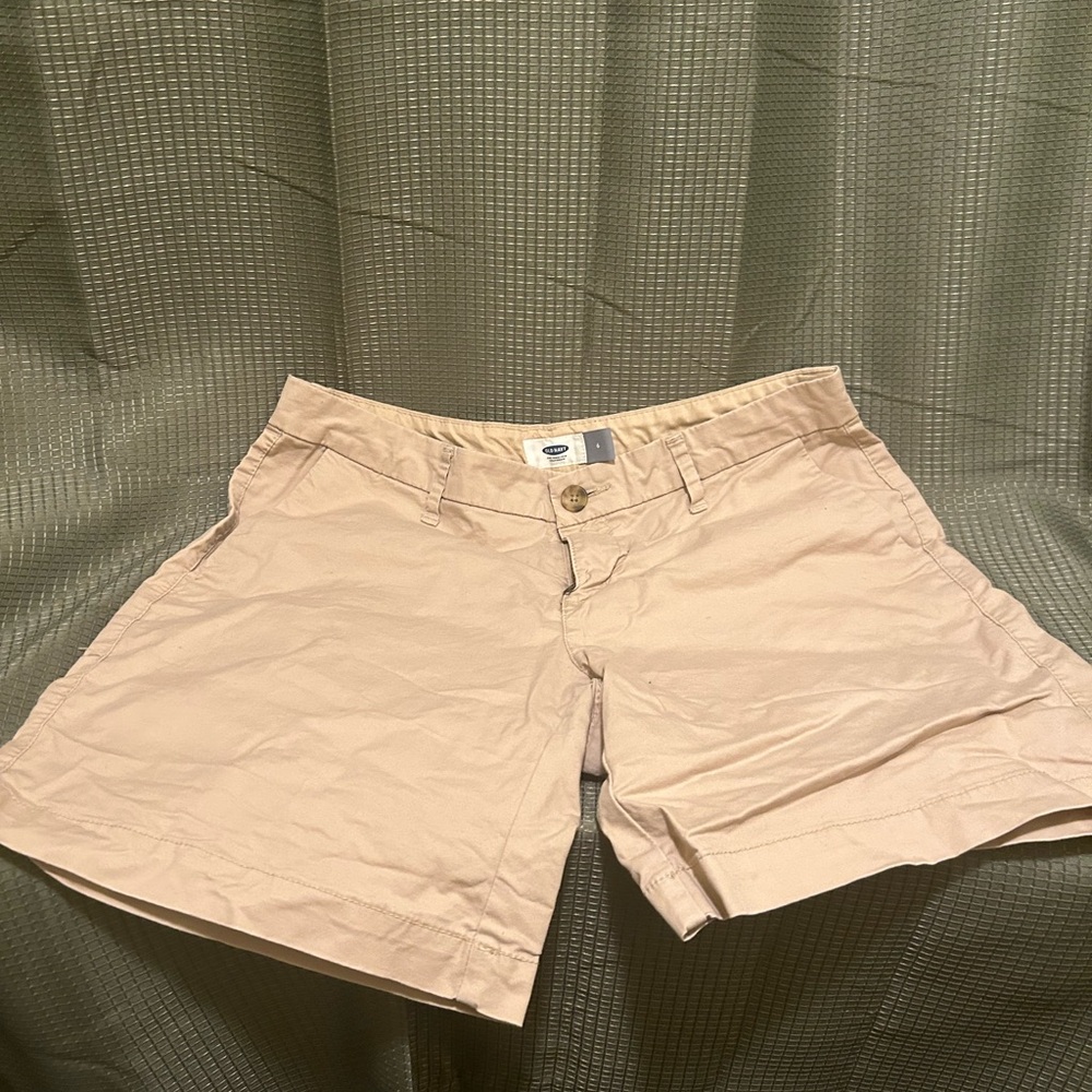 Old navy 5” khaki shorts